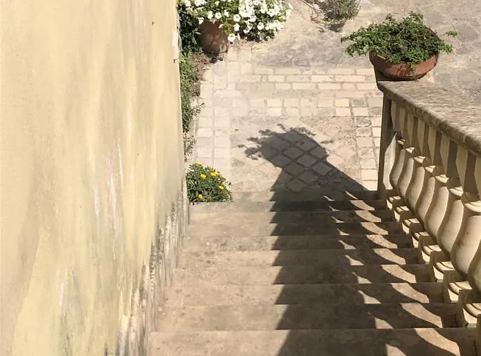 Oda ve Kahvaltı Striari 3*