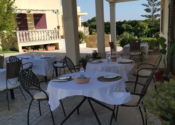 Oda ve Kahvaltı Striari 3*